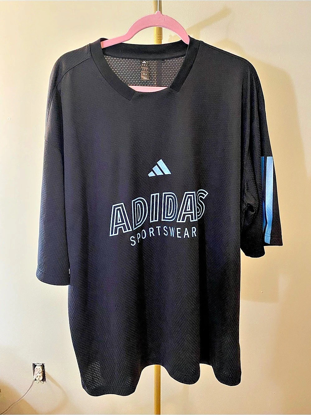 adidas Men's Athletic Short Sleeve Tee Size Large NWOT